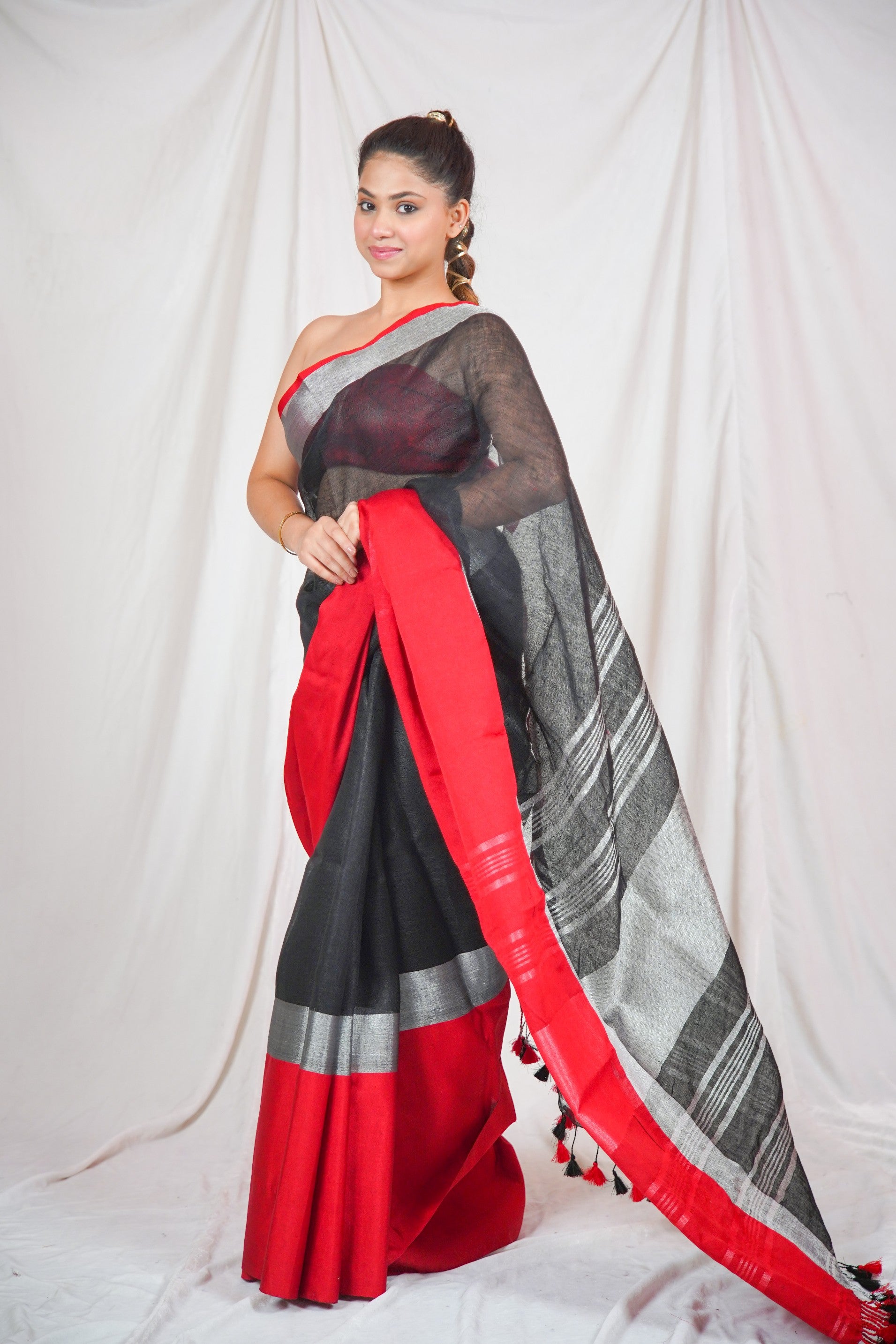 Scarlet Edge- Black Linen Saree