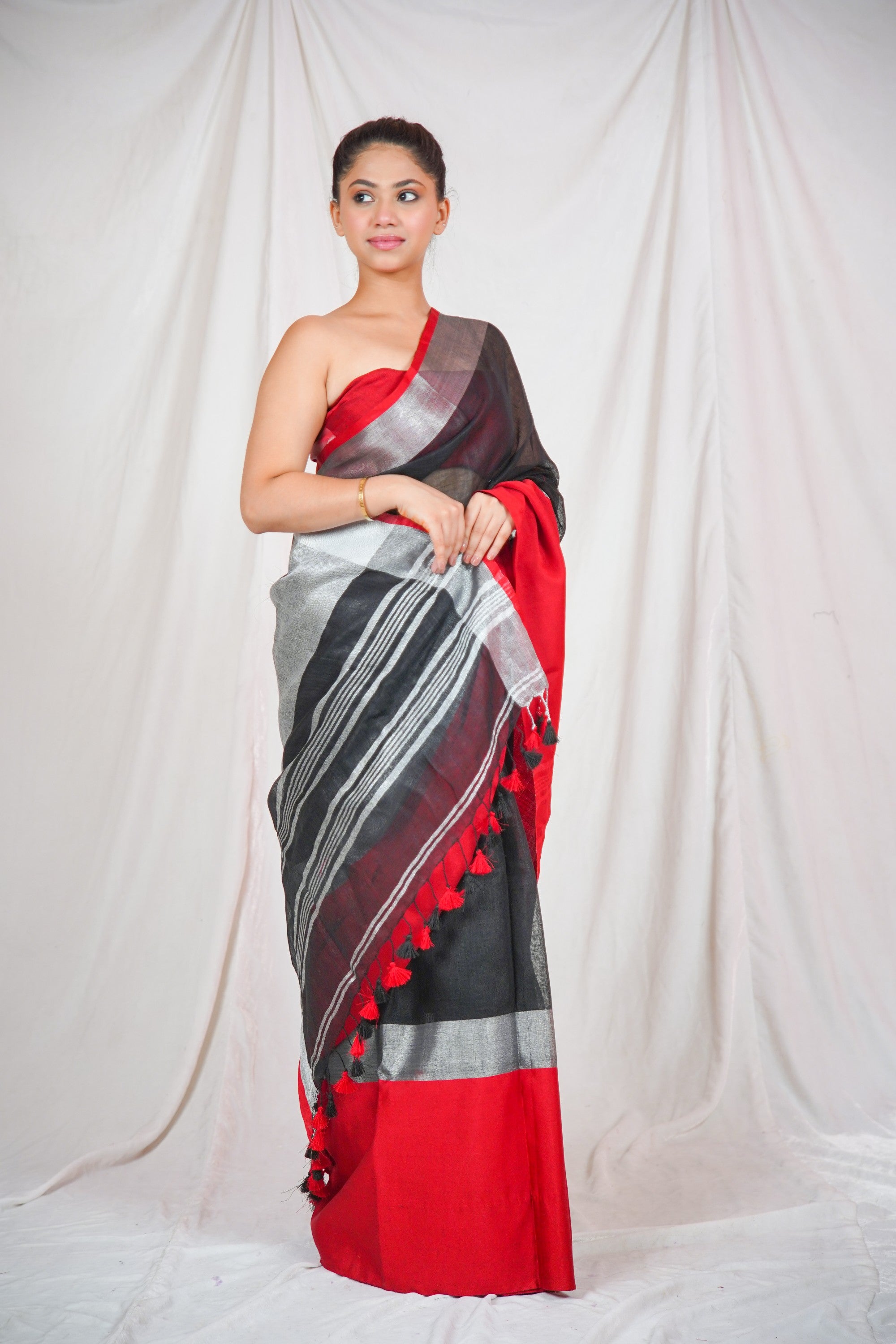 Scarlet Edge- Black Linen Saree