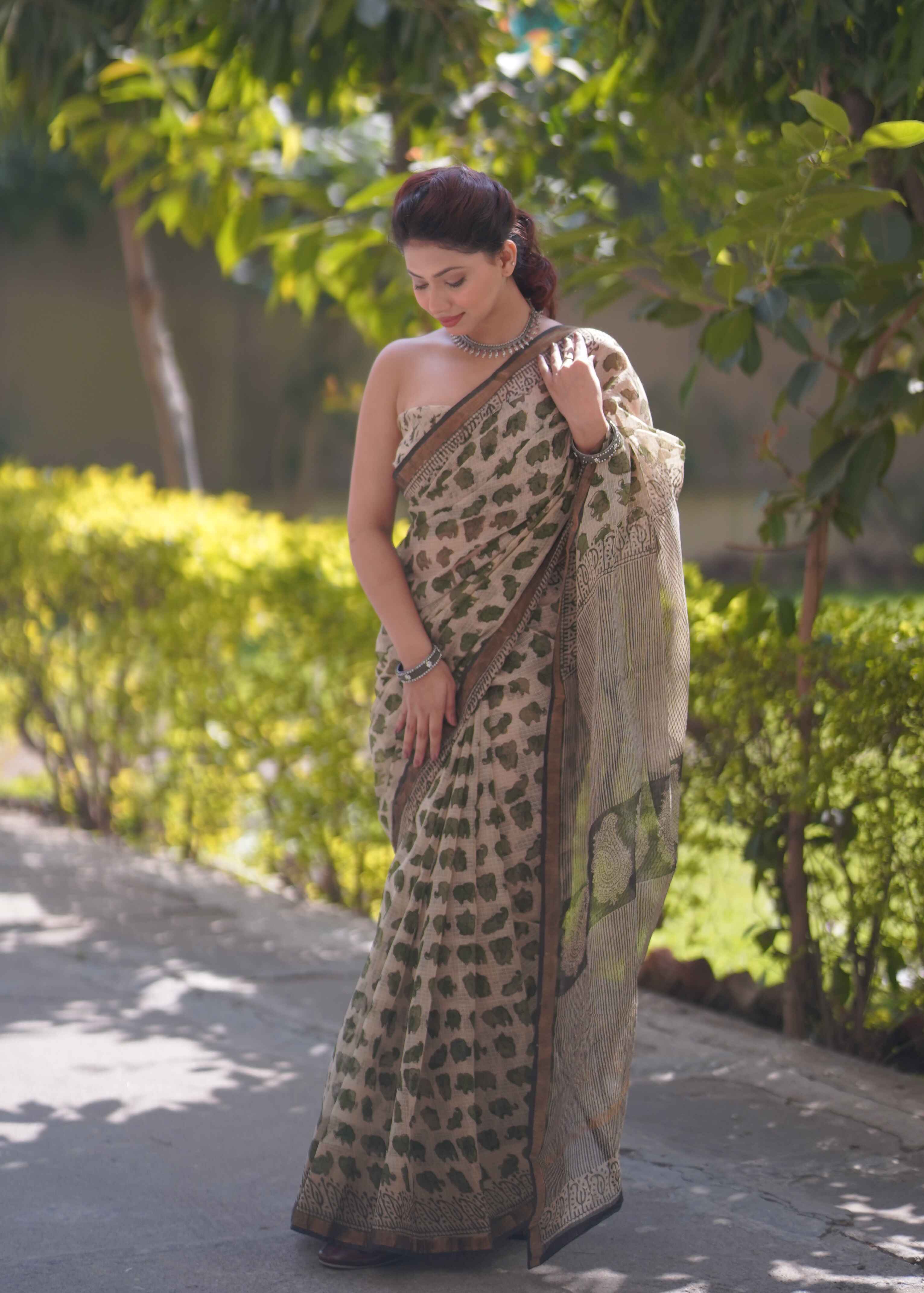 Gajrekha - Cream Kota Doria Saree