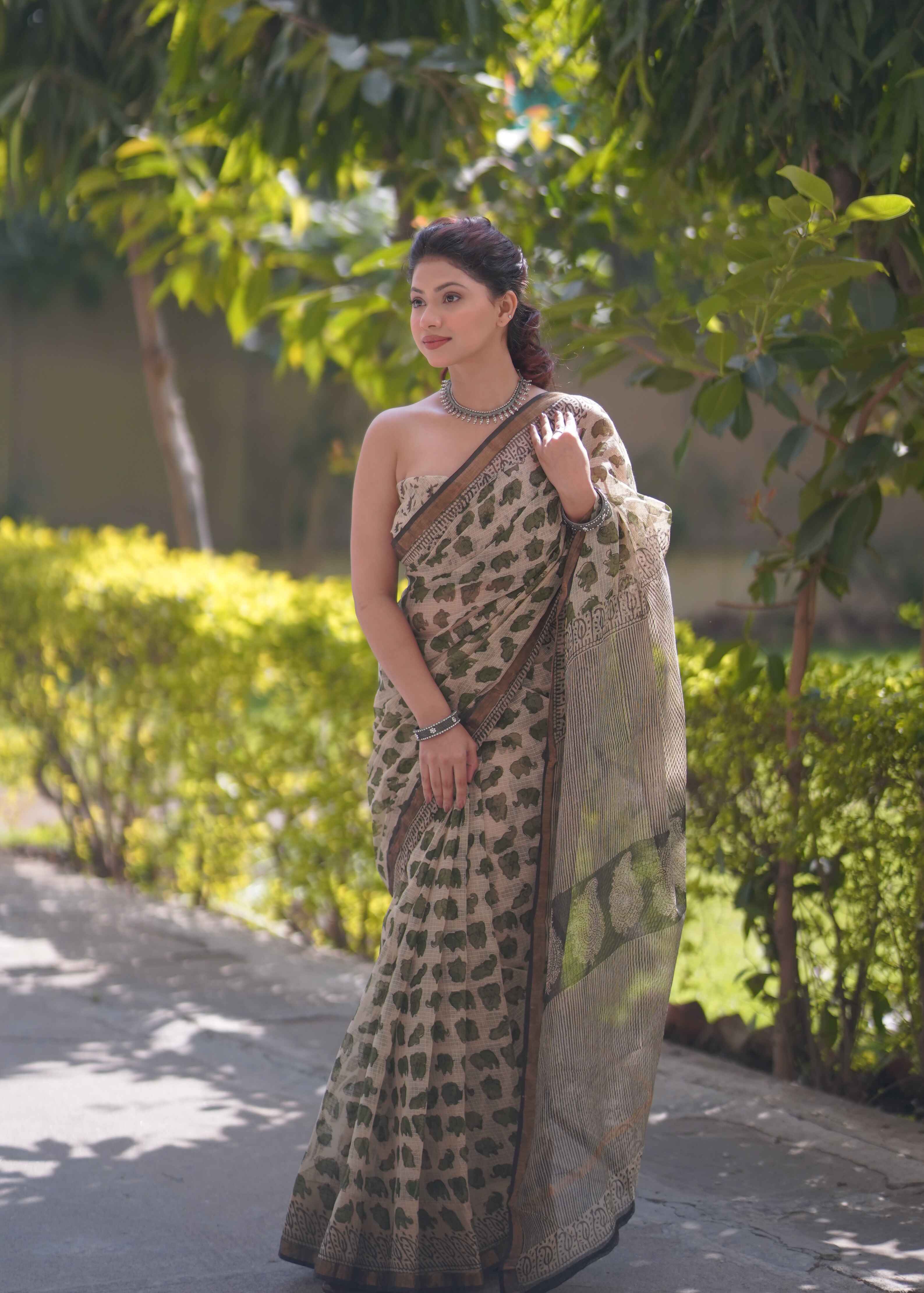 Gajrekha - Cream Kota Doria Saree