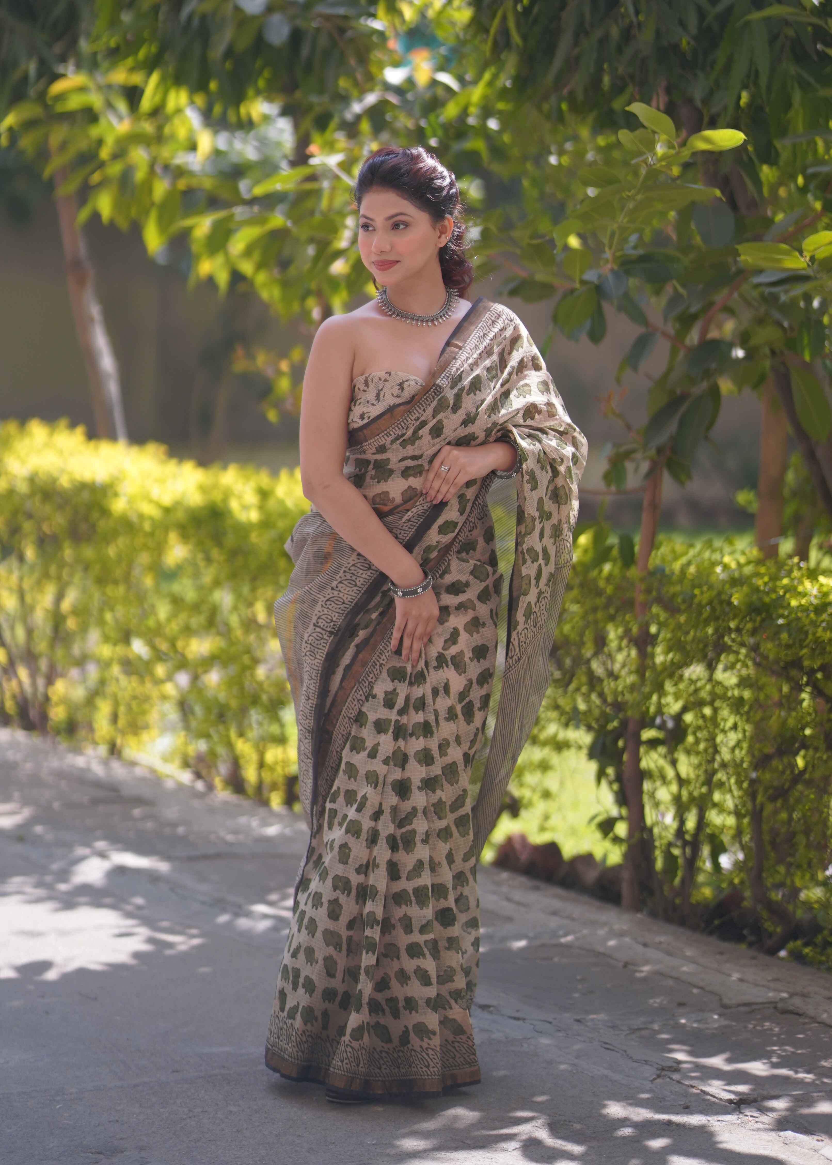 Gajrekha - Cream Kota Doria Saree