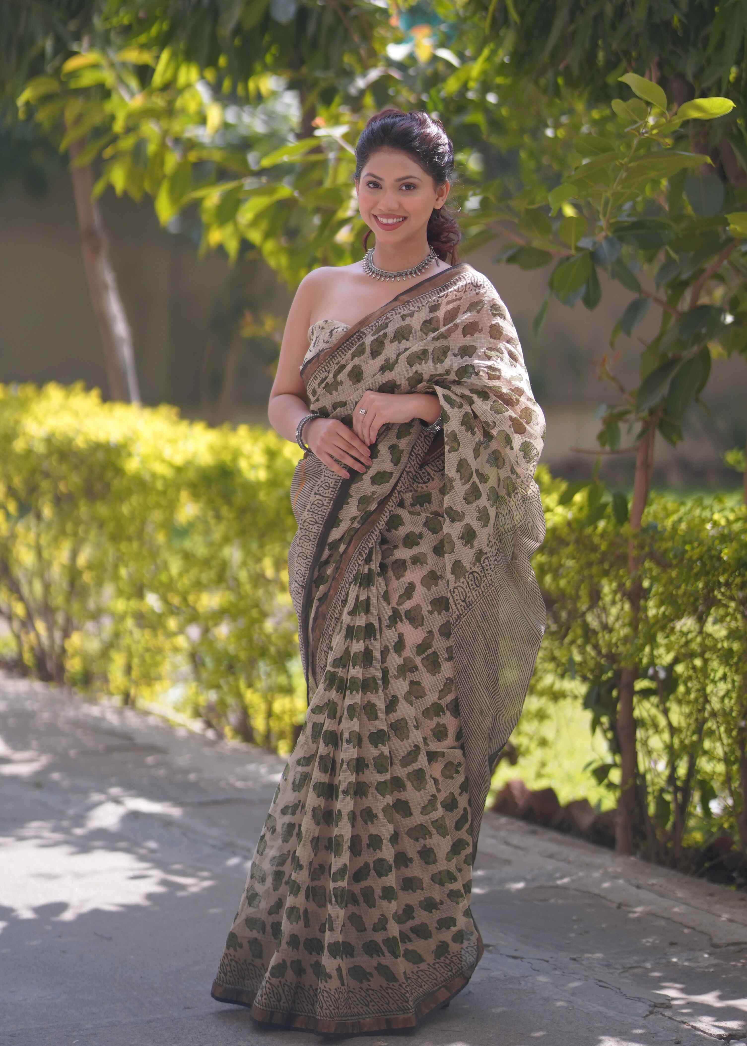 Gajrekha - Cream Kota Doria Saree