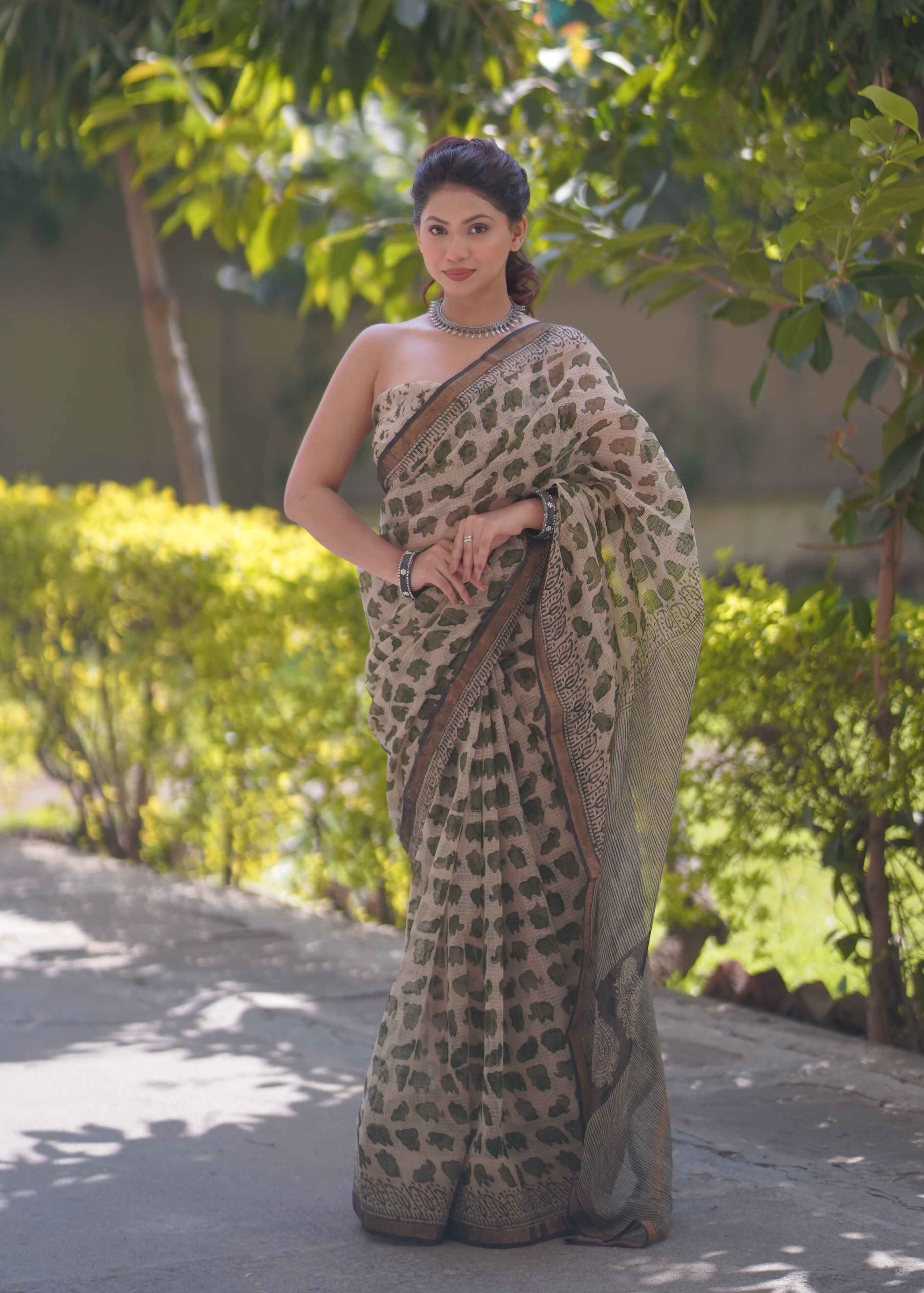 Gajrekha - Cream Kota Doria Saree