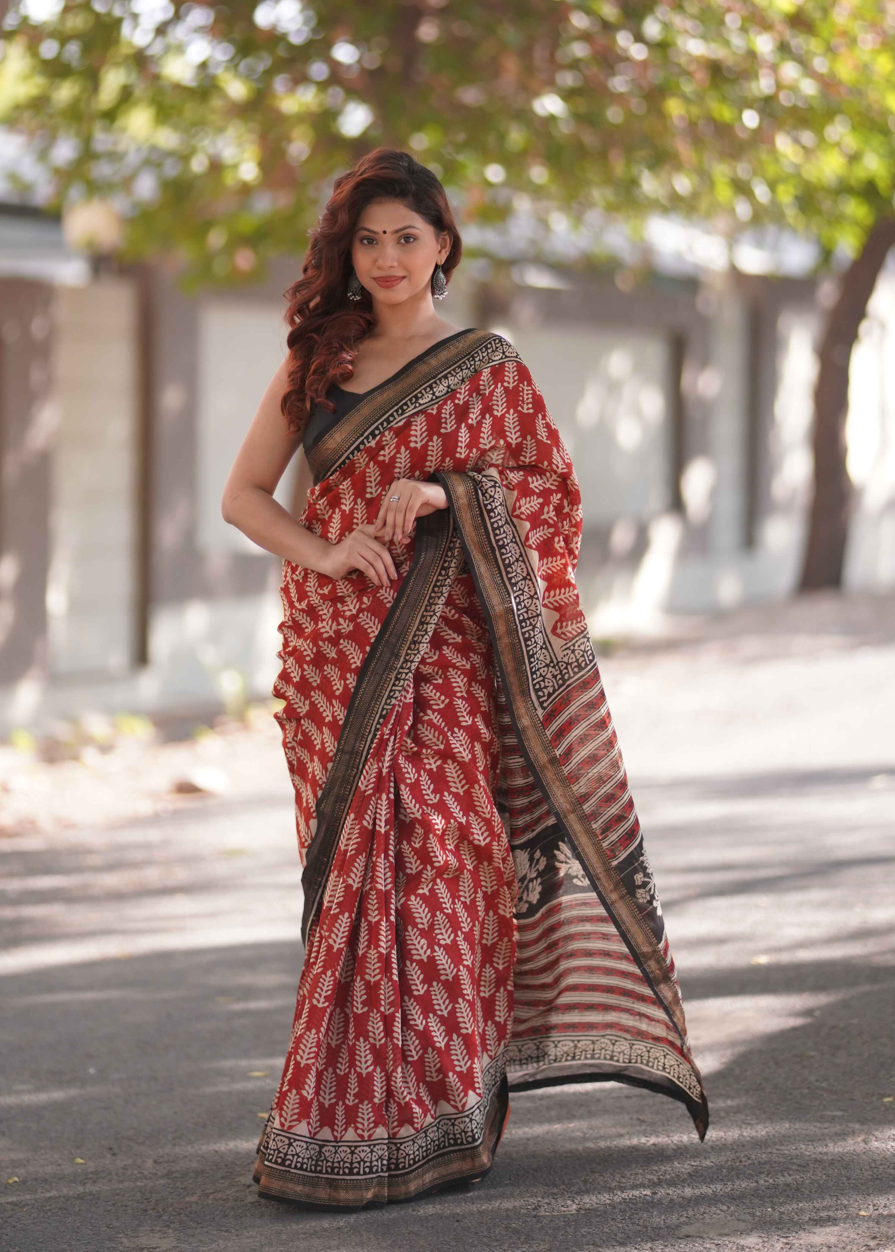 Gulchandni- Red Maheshwari Silk Saree