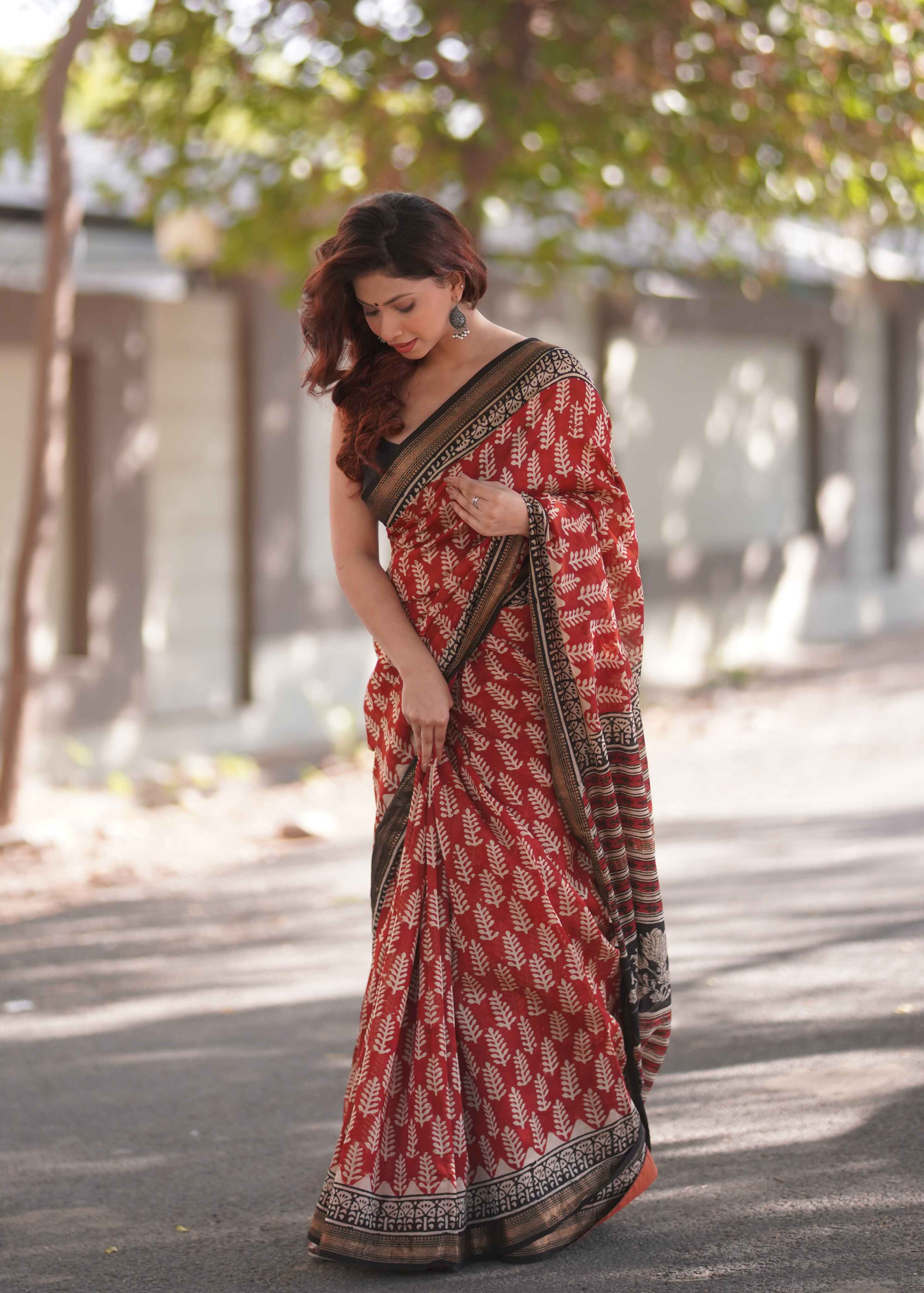 Gulchandni- Red Maheshwari Silk Saree