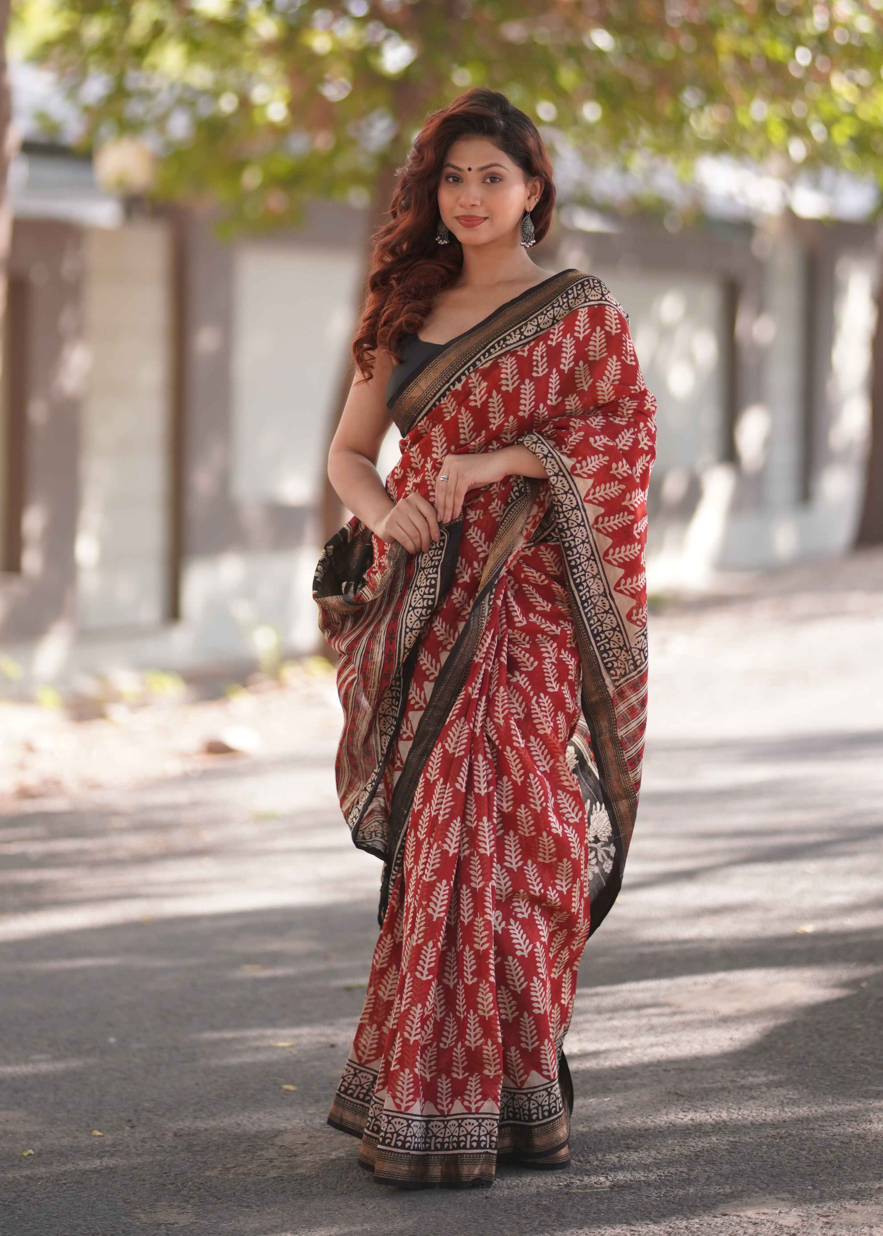 Gulchandni- Red Maheshwari Silk Saree