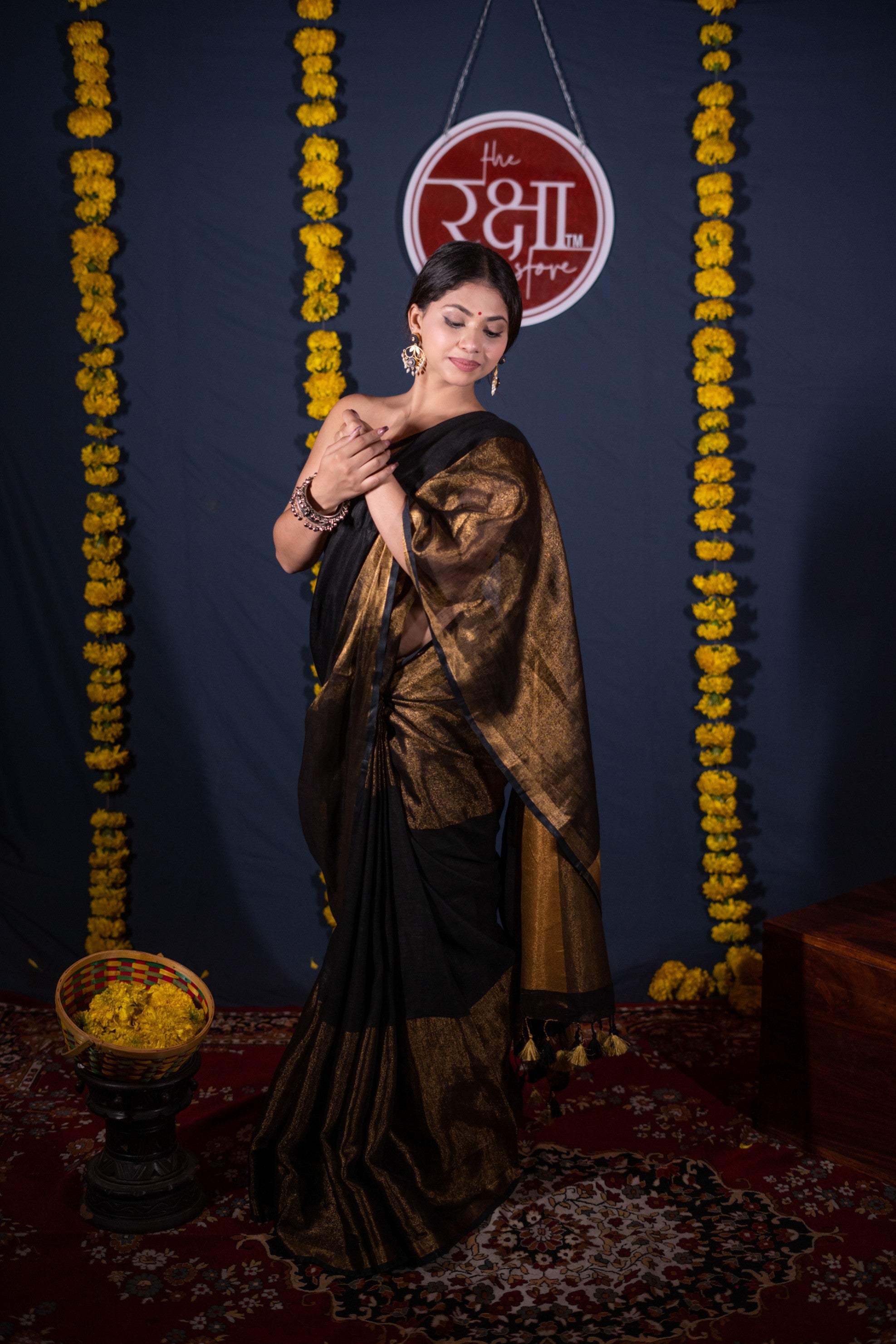 Sumanika- Black/ Copper Linen Saree