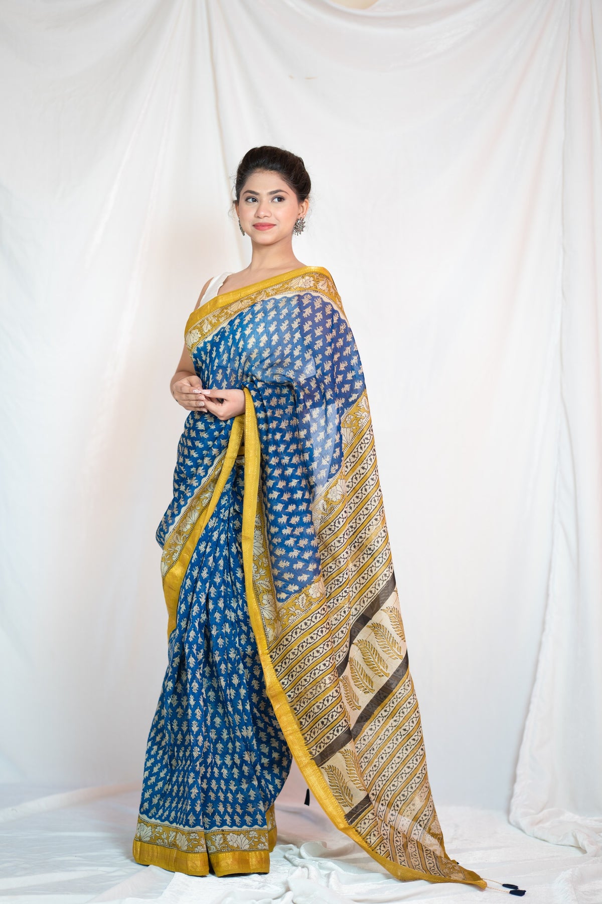 Sunburst Sapphire- Maheshwari Silk Saree